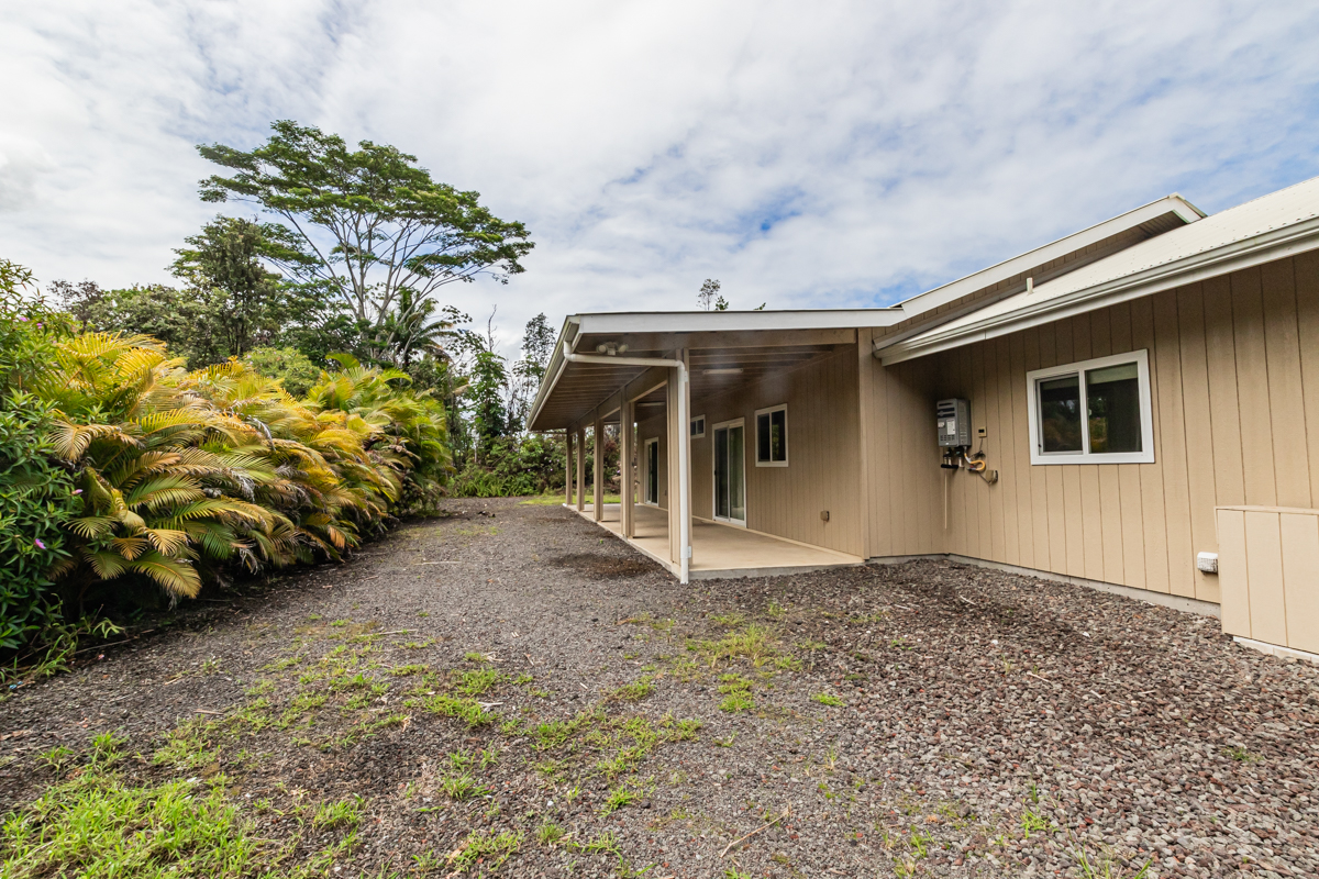 15-1136 Ama U Road Keaau, HI 96749 - Photo 2 of 25 a view of a house with a yard