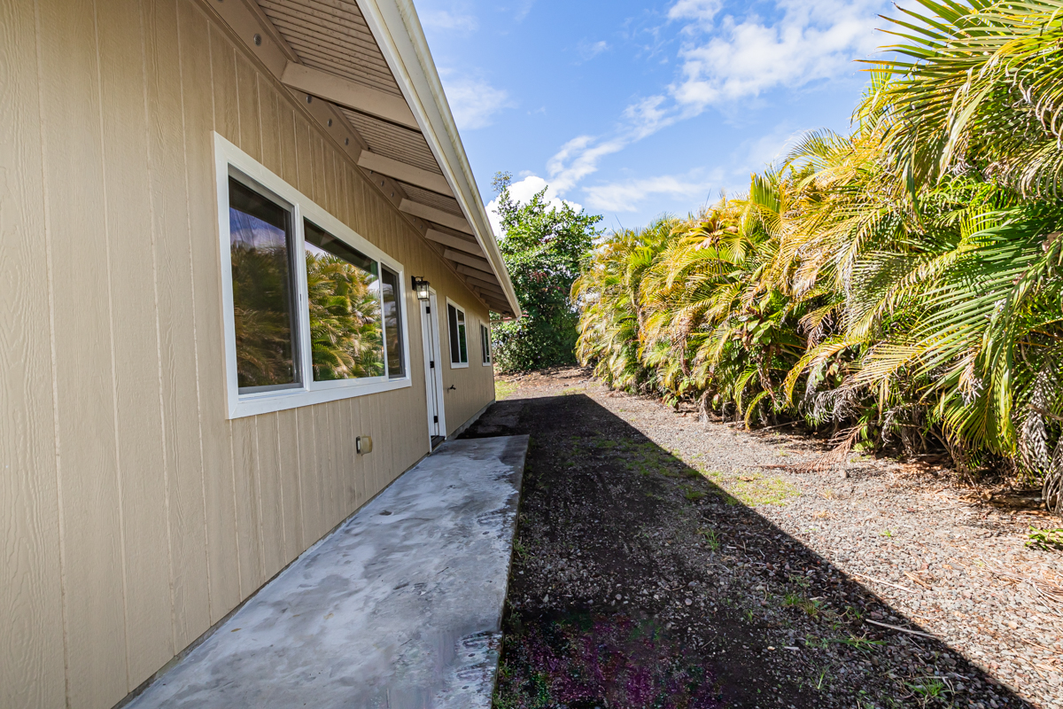 15-1136 Ama U Road Keaau, HI 96749 - Photo 3 of 25 a view of an entryway with wooden floor