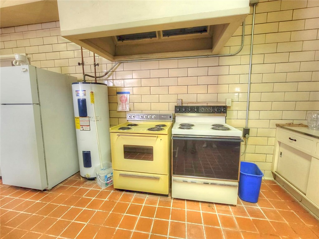 270 Latta Road, Unit UN111 Rochester, NY 14612 - Photo 38 of 40 Main building common kitchen area