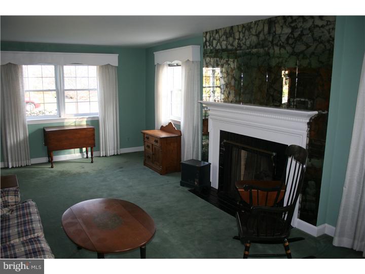 105 Shawnee Road Ardmore, PA 19003 - Photo 4 of 12 Living Room