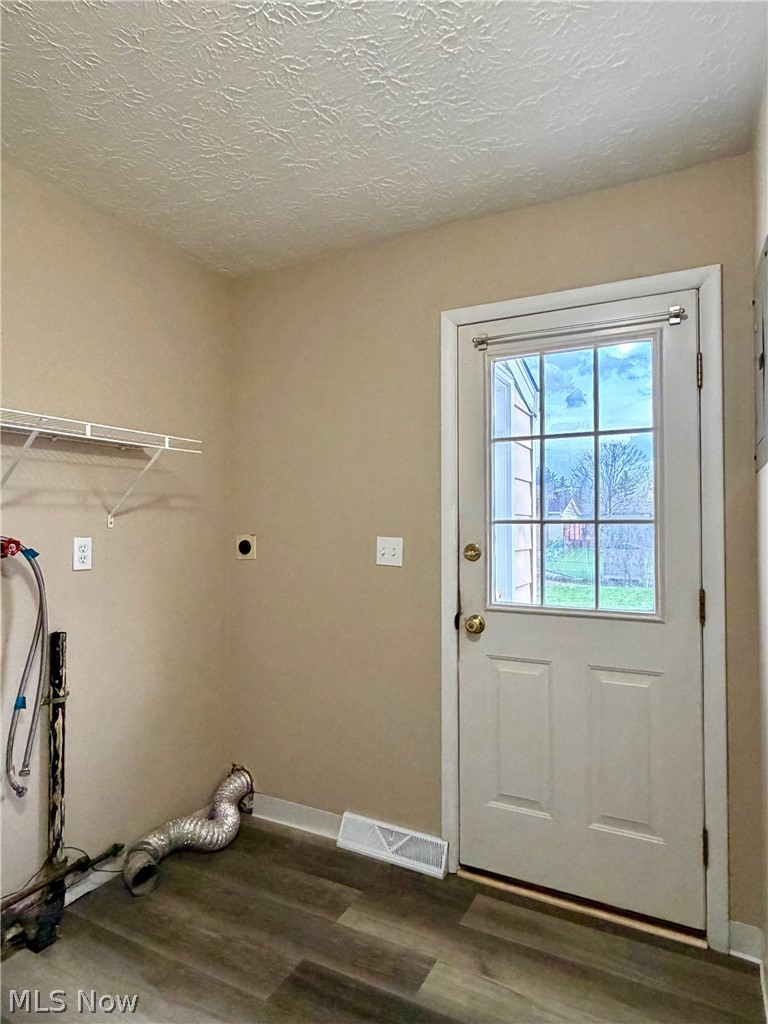 496 Crickett Road Chardon, OH 44024 - Photo 21 of 26 Laundry/Mud Room