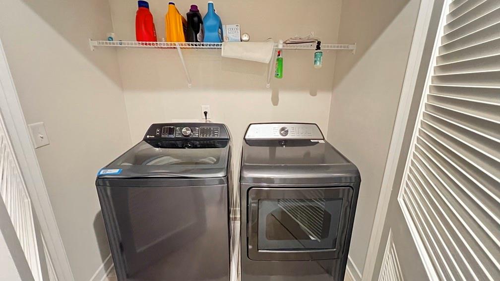 136 Salt Lk Lane Hoschton, GA 30548 - Photo 16 of 22 a utility room with dryer and washer