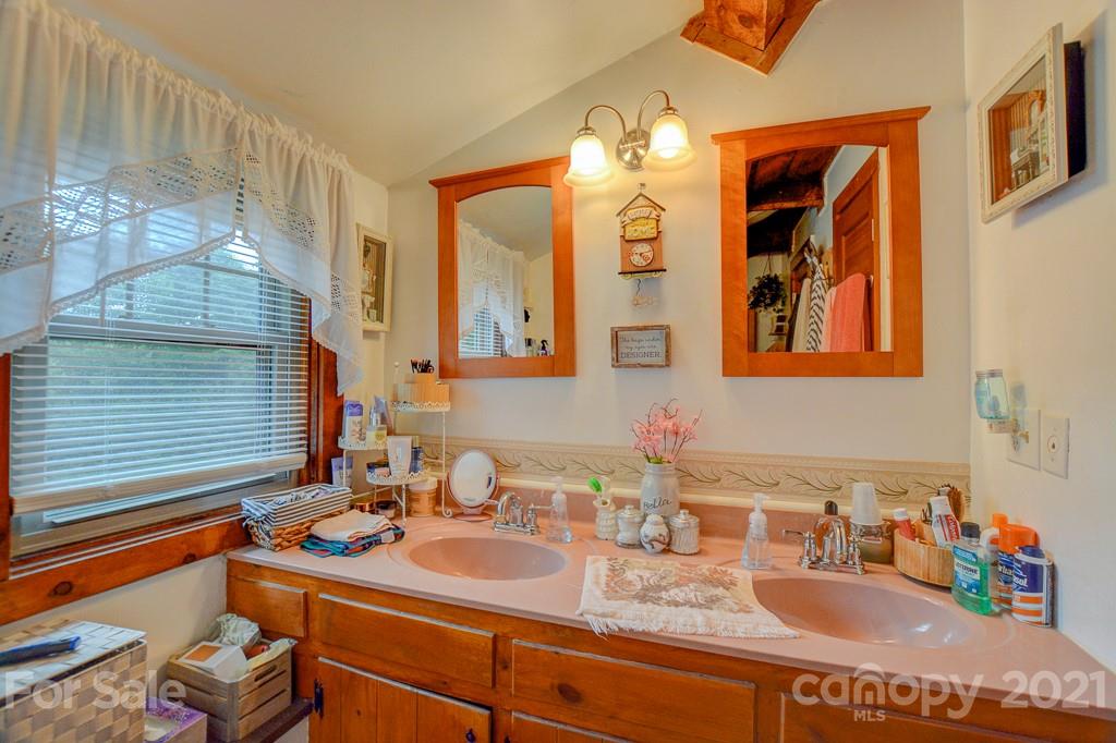 79 Rock Branch Road Fairview, NC 28730 - Photo 17 of 43 Gallery Image 17