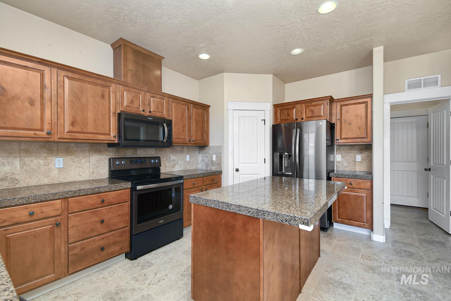 2523 Summercrest Street Caldwell, ID 83607 - Photo 12 of 31