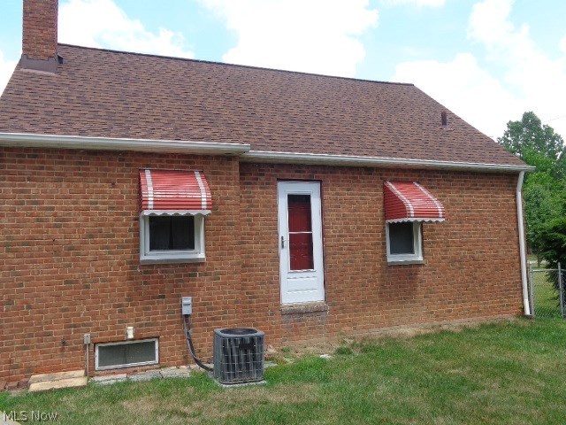 5460 Summit Road Lyndhurst, OH 44124 - Photo 2 of 16 Rear of Home