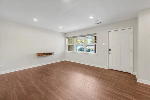 $3,250 | 3042 Amber Lane, Farmers Branch, TX 75234