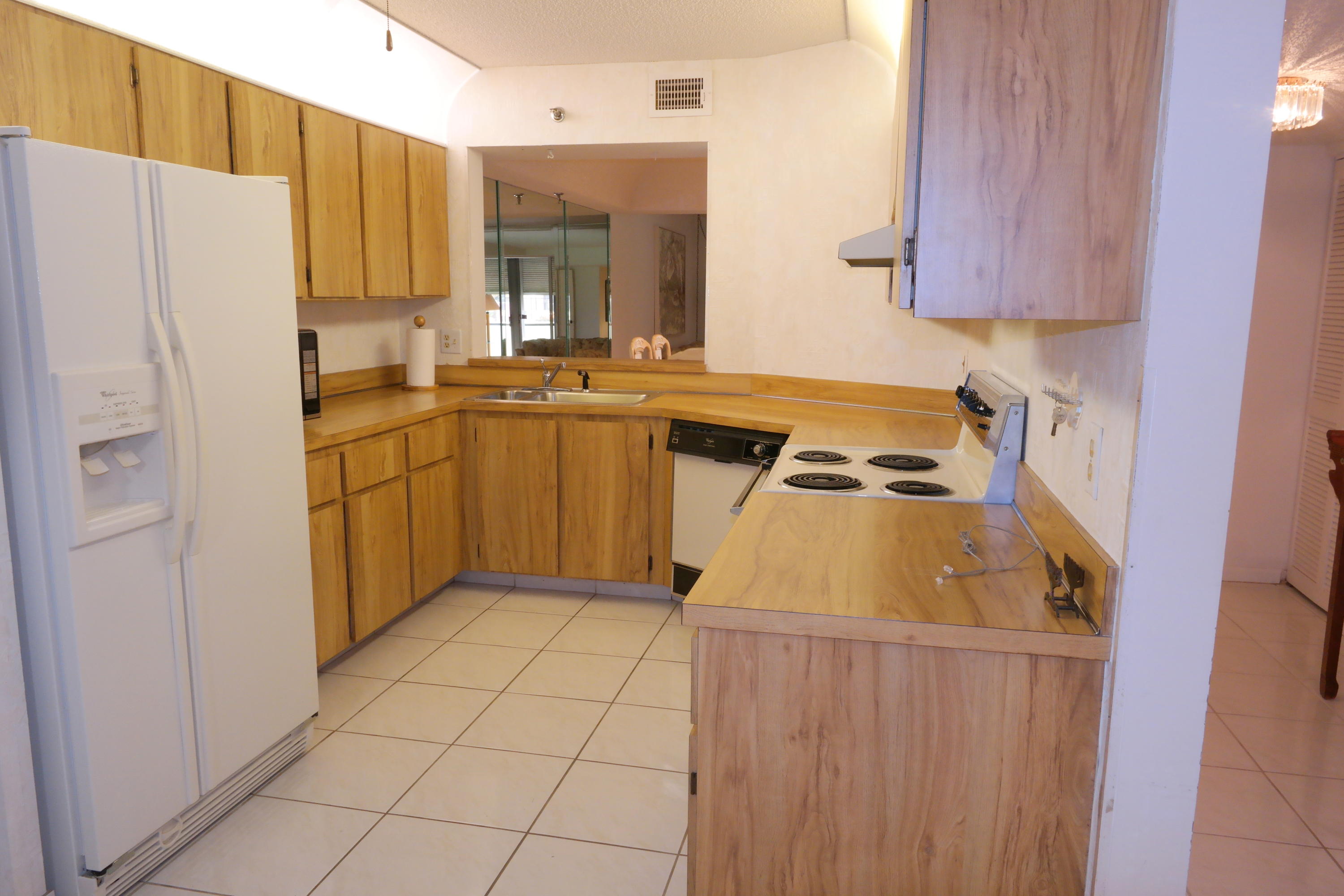 9170 Southwest 14th Street, Unit 4109 Boca Raton, FL 33428 - Photo 12 of 19 KITCHEN