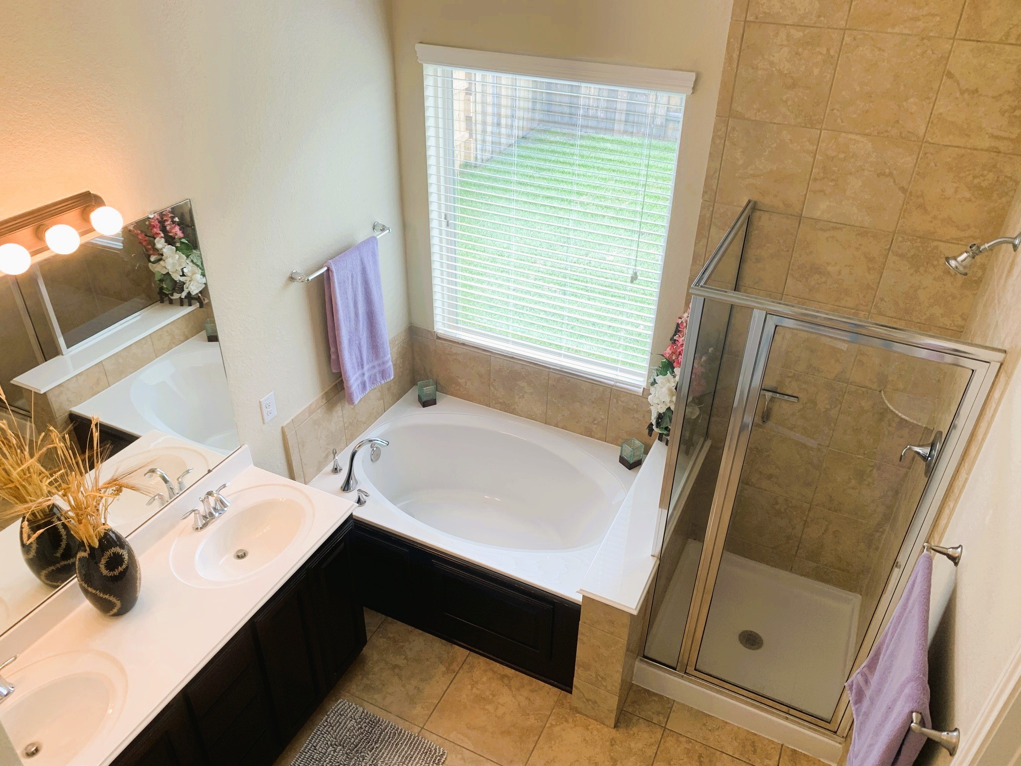 6819 Hunters Trace Lane Baytown, TX 77521 - Photo 20 of 32 a bathroom with a sink and a tub