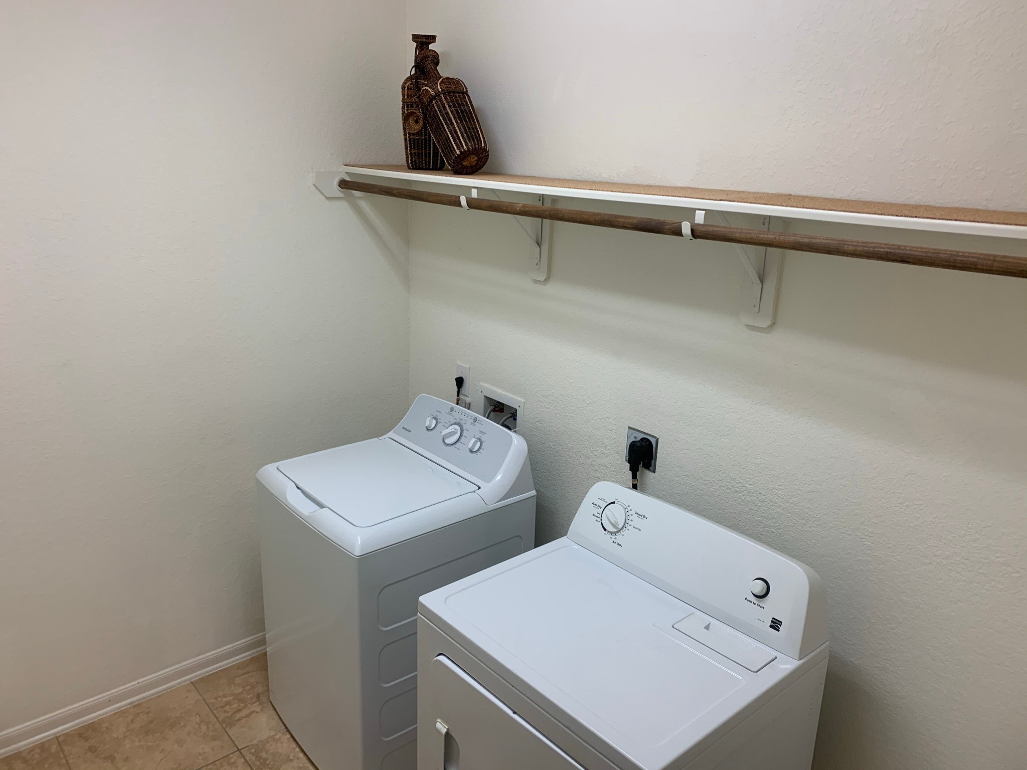 6819 Hunters Trace Lane Baytown, TX 77521 - Photo 28 of 32 a utility room with dryer and washer