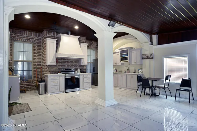 $475,000 | 4300 Gerald James Drive, New Iberia, LA 70560