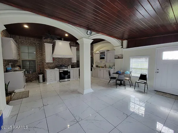 $450,000 | 4300 Gerald James Drive, New Iberia, LA 70560