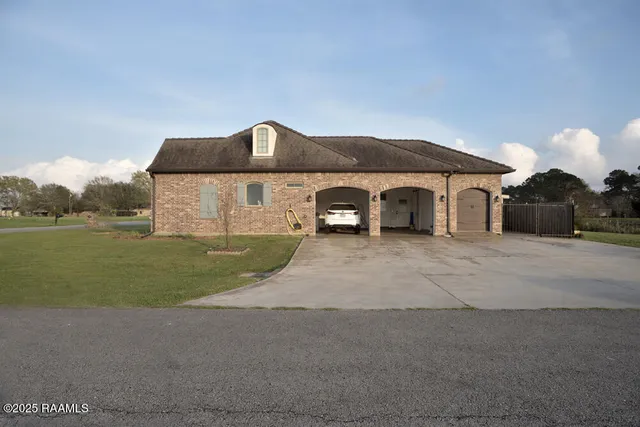 $475,000 | 4300 Gerald James Drive, New Iberia, LA 70560