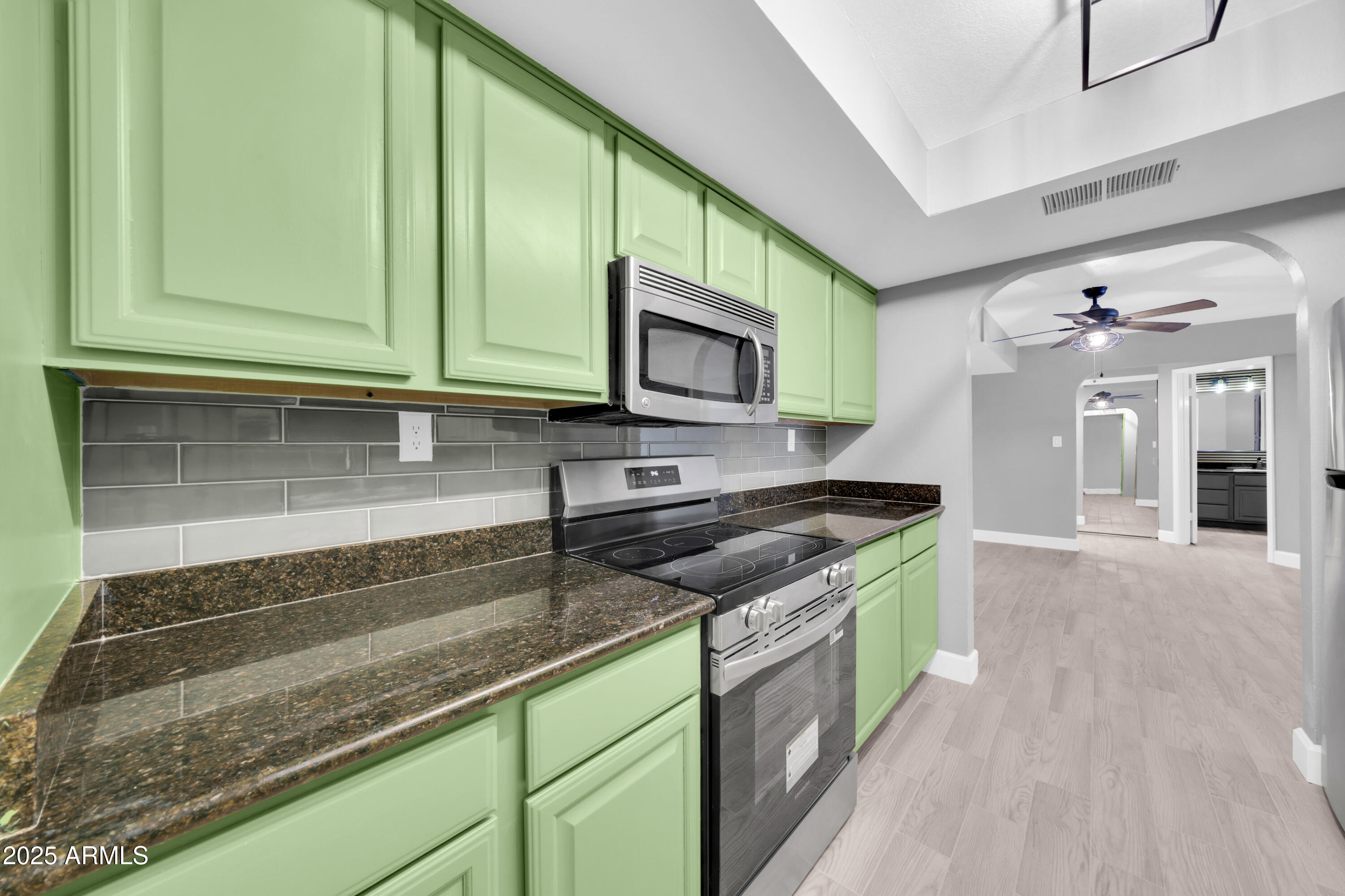 3825 East Camelback Road, Unit 182 Phoenix, AZ 85018 - Photo 8 of 29 3825 E Camelback Rd 182-12