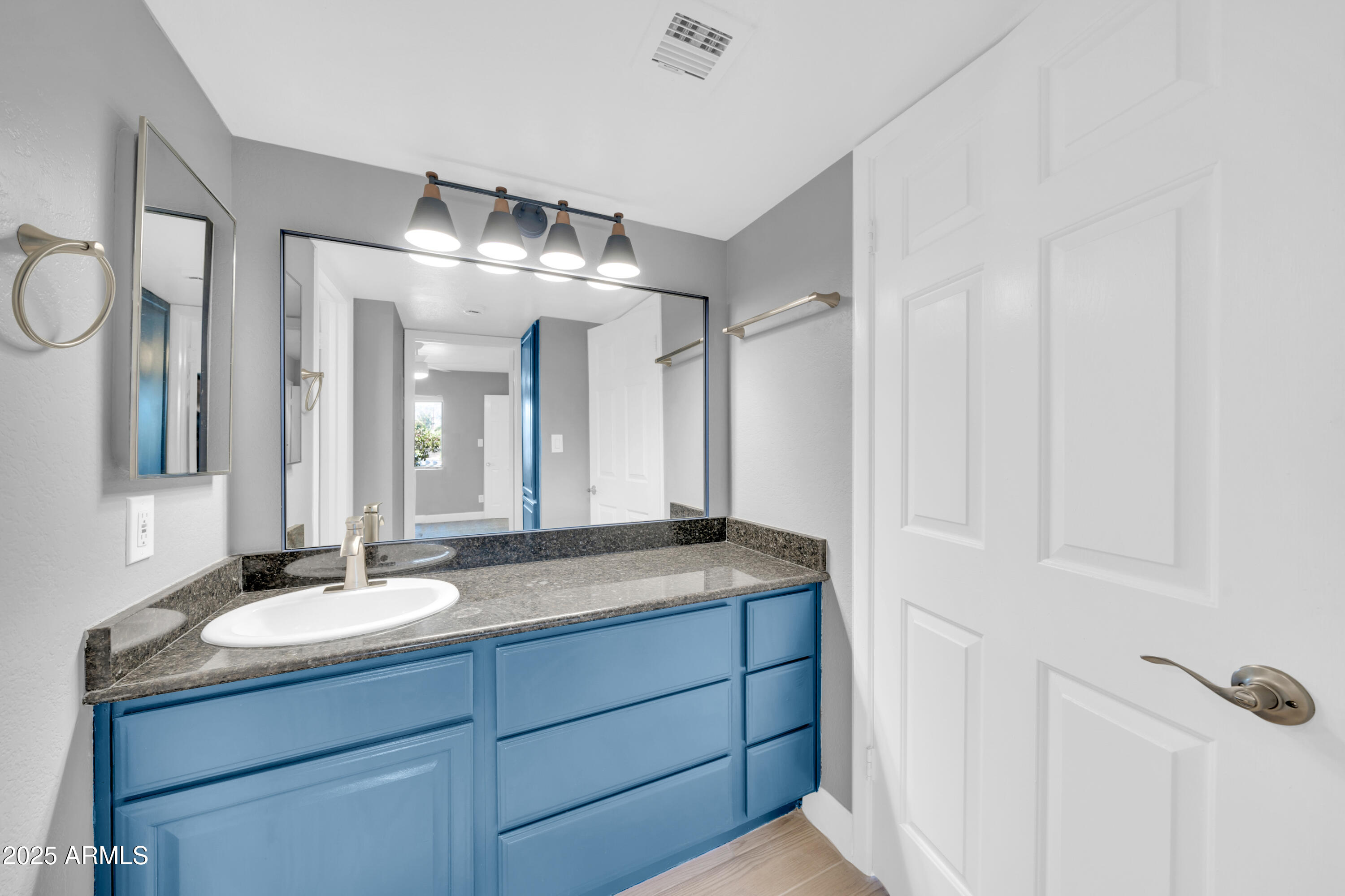 3825 East Camelback Road, Unit 182 Phoenix, AZ 85018 - Photo 9 of 29 3825 E Camelback Rd 182-27