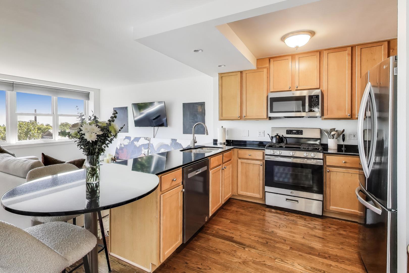 2300 North Commonwealth Avenue, Unit 7D Chicago, IL 60614 - Photo 6 of 23