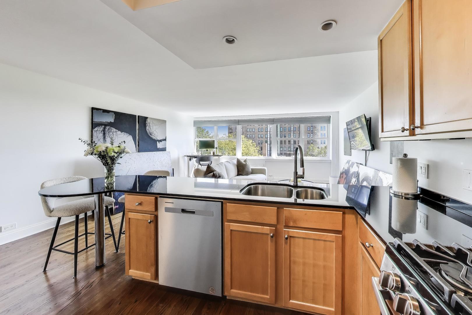 2300 North Commonwealth Avenue, Unit 7D Chicago, IL 60614 - Photo 7 of 23