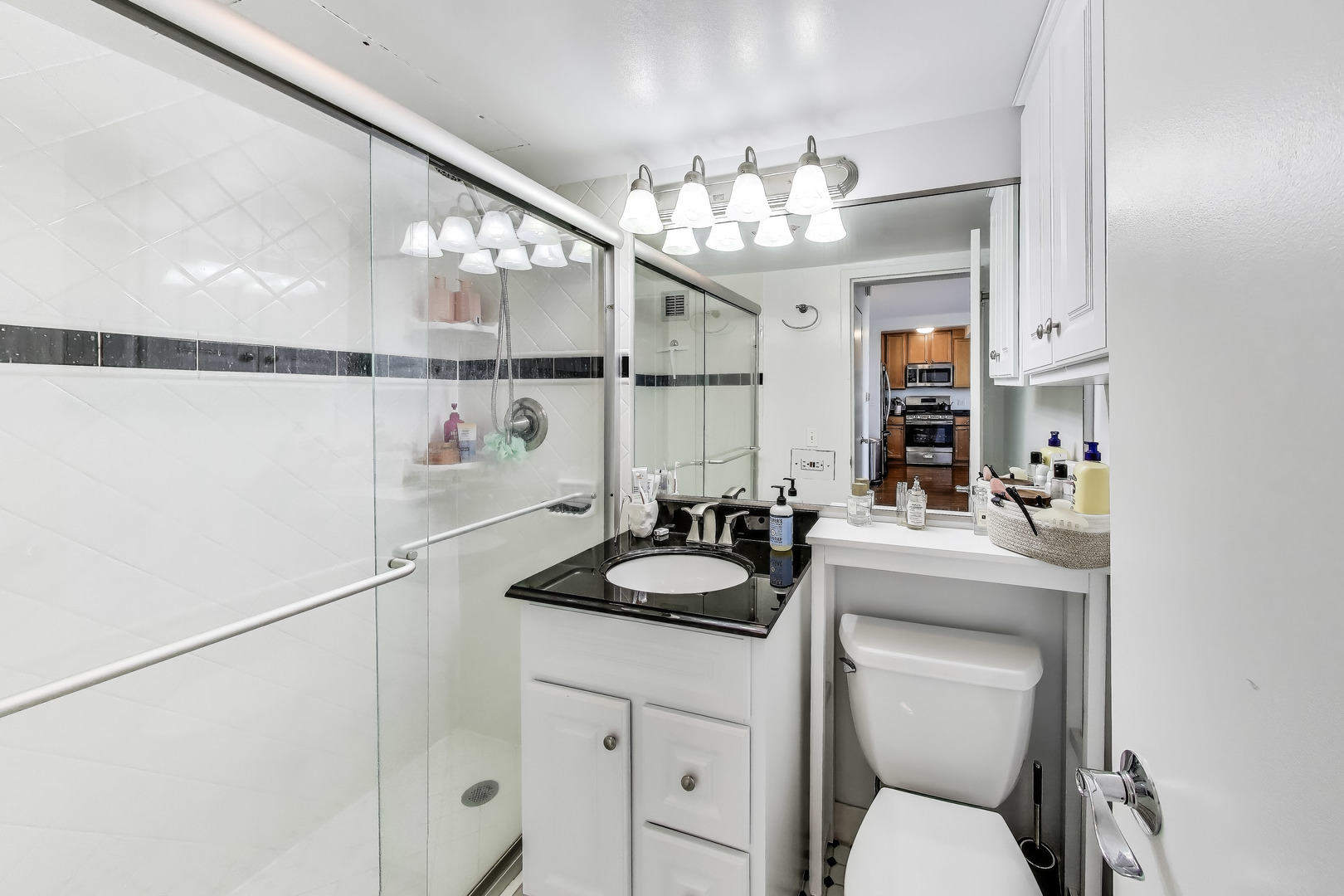 2300 North Commonwealth Avenue, Unit 7D Chicago, IL 60614 - Photo 10 of 23