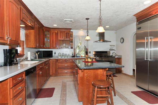 202 Putnam Hill Road Sutton, MA 01590 - Photo 11 of 28