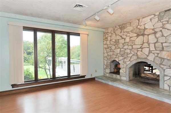 202 Putnam Hill Road Sutton, MA 01590 - Photo 6 of 28