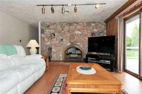 202 Putnam Hill Road Sutton, MA 01590 - Photo 8 of 28