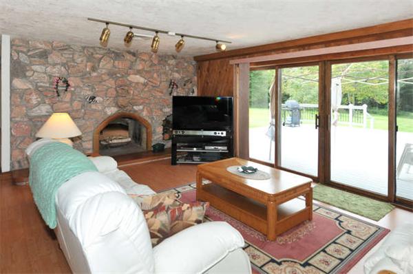 202 Putnam Hill Road Sutton, MA 01590 - Photo 9 of 28