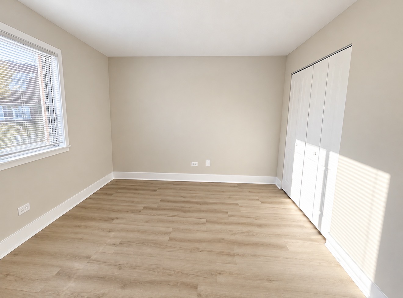 381 Oak Trails Road, Unit 201 Des Plaines, IL 60016 - Photo 3 of 14 Gallery Image 3