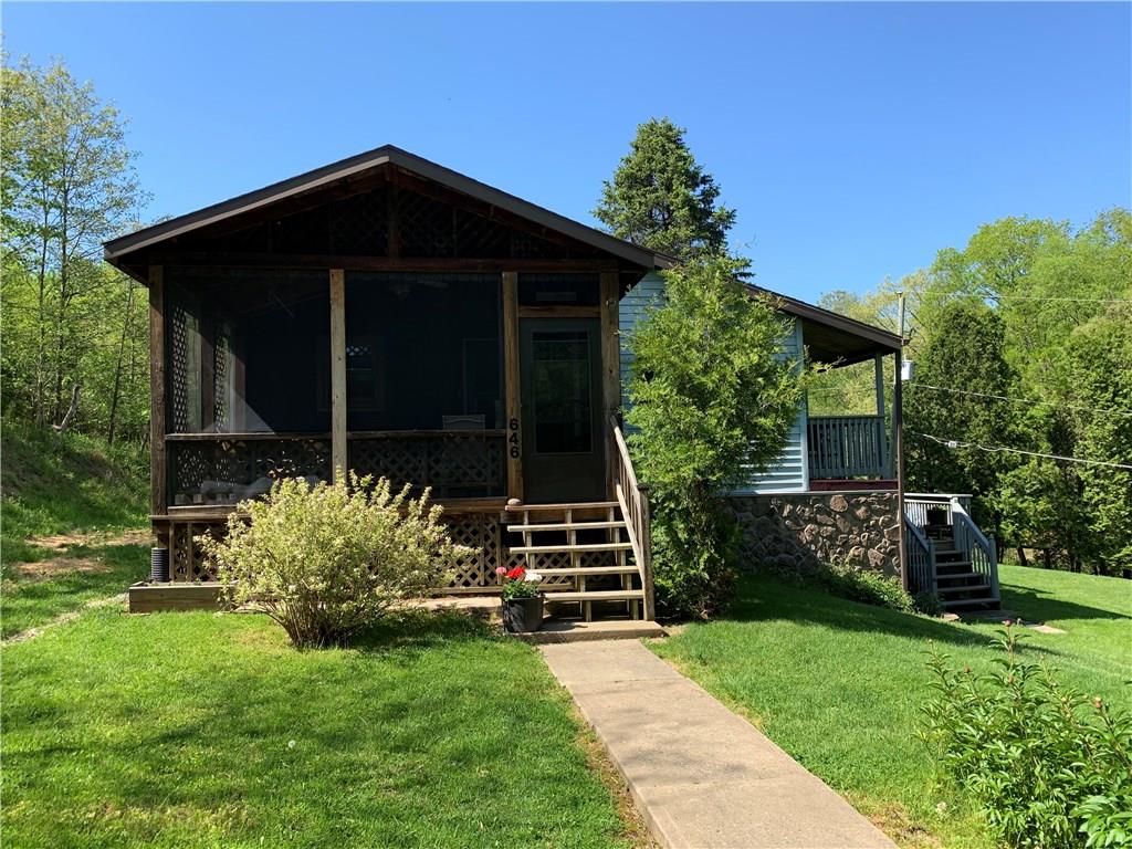 Enjoy sitting out on your screened deck enjoying peace and quiet.