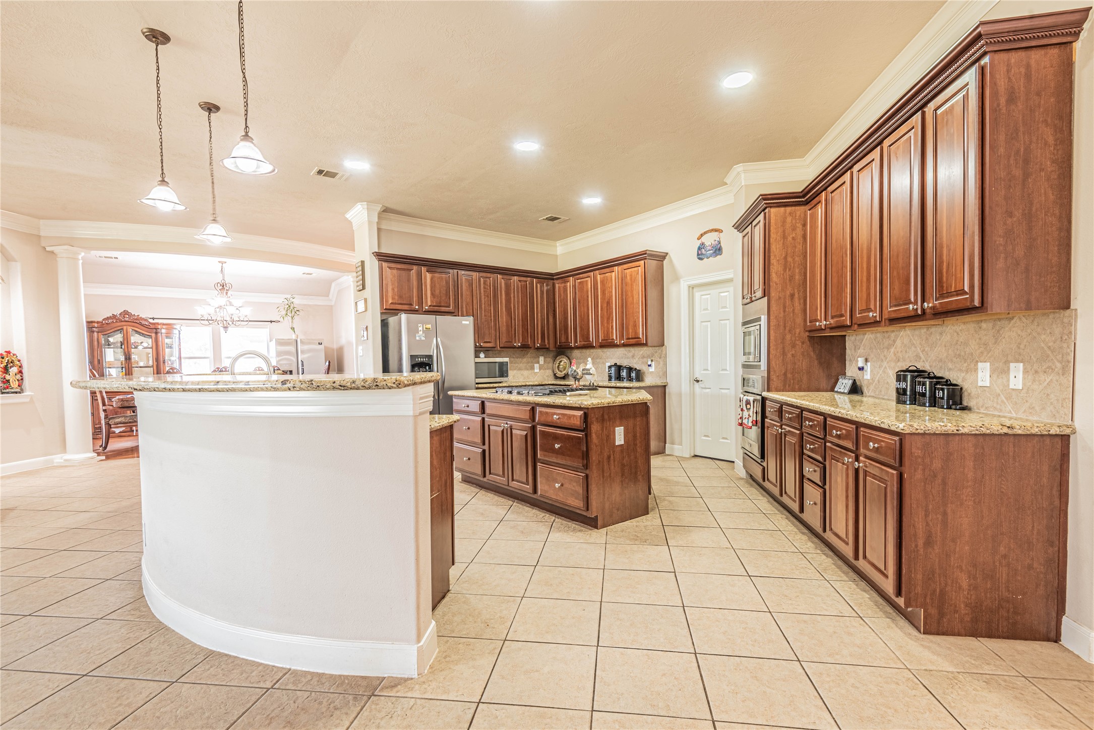 4702 Oasis Point Katy, TX 77493 - Photo 13 of 43 a kitchen with stainless steel appliances granite countertop a stove a sink a refrigerator and cabinets