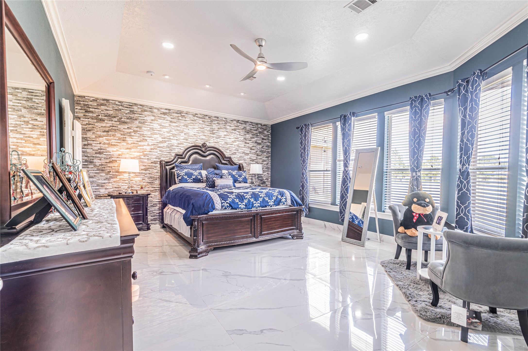 4702 Oasis Point Katy, TX 77493 - Photo 15 of 43 a living room with furniture and large windows