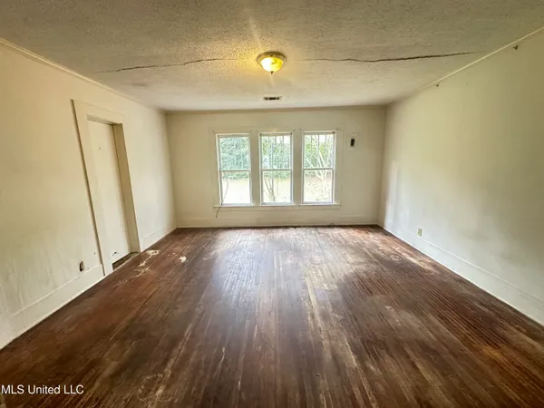$74,500 | 429 Northeast 1st Avenue, Magee, MS 39111