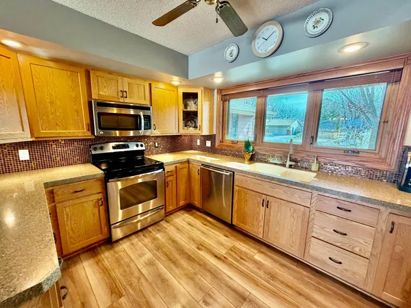 $445,000 | 1665 Oakwood Drive, Worthington, MN 56187