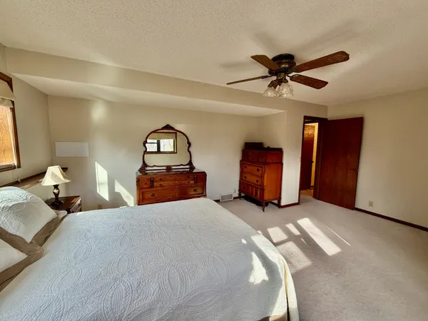 $445,000 | 1665 Oakwood Drive, Worthington, MN 56187