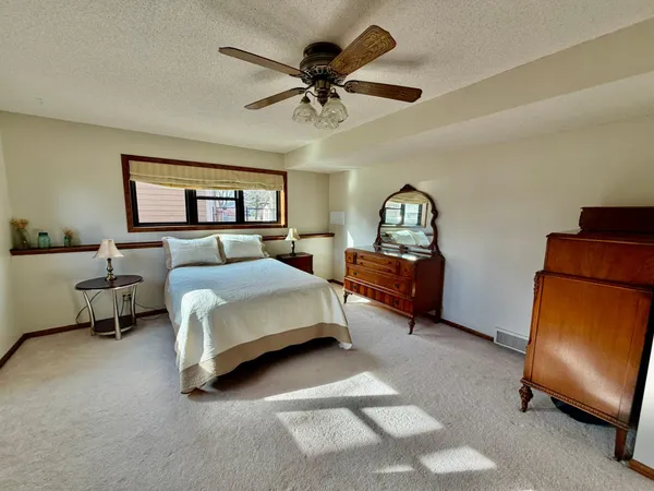 $445,000 | 1665 Oakwood Drive, Worthington, MN 56187