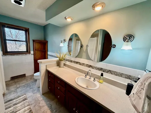 $445,000 | 1665 Oakwood Drive, Worthington, MN 56187