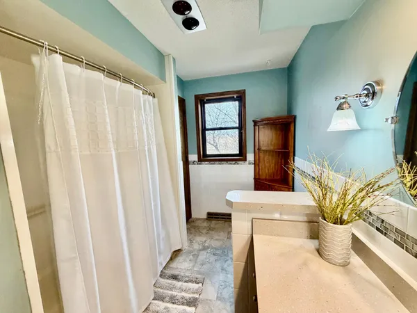 $445,000 | 1665 Oakwood Drive, Worthington, MN 56187