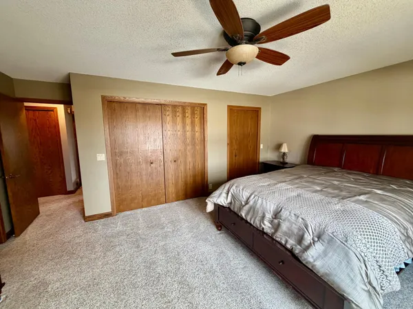 $445,000 | 1665 Oakwood Drive, Worthington, MN 56187