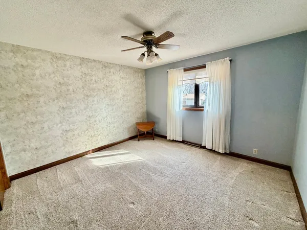 $445,000 | 1665 Oakwood Drive, Worthington, MN 56187