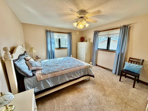 $445,000 | 1665 Oakwood Drive, Worthington, MN 56187