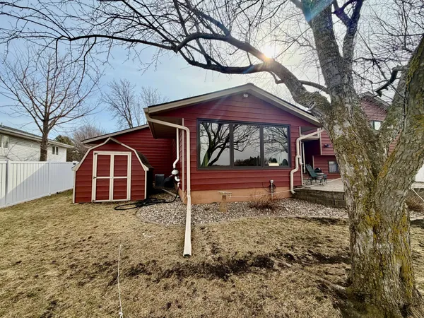 $445,000 | 1665 Oakwood Drive, Worthington, MN 56187