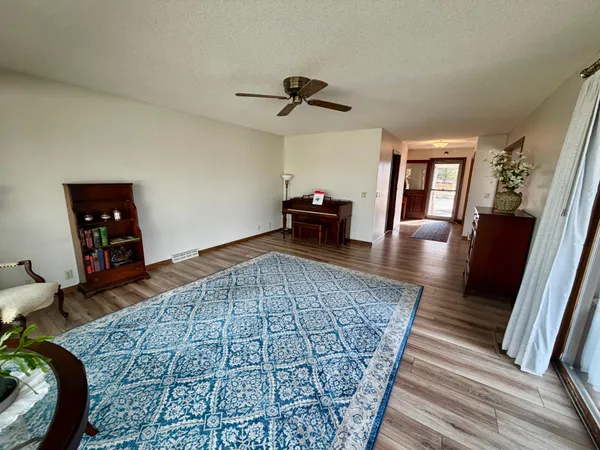 $445,000 | 1665 Oakwood Drive, Worthington, MN 56187