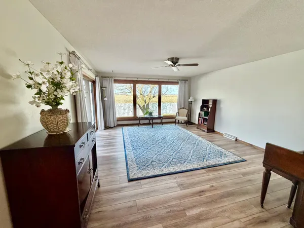 $445,000 | 1665 Oakwood Drive, Worthington, MN 56187