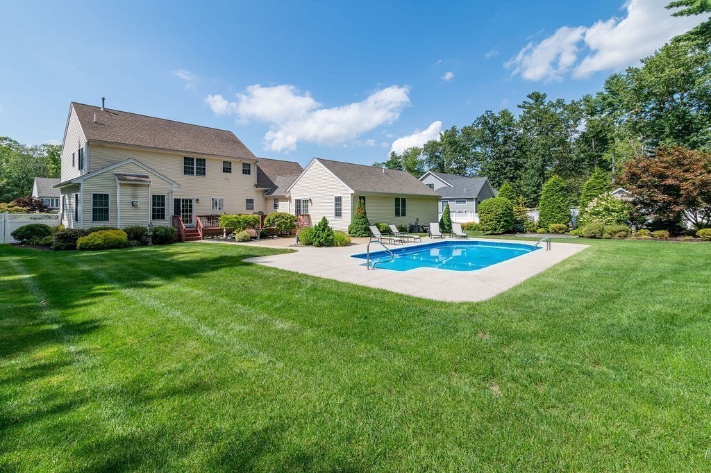 53 Queens Circle Raynham, MA 02767 - Photo 11 of 38