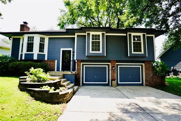 $355,000 | 1623 Southeast Silkwood Lane, Lee's Summit, MO 64063