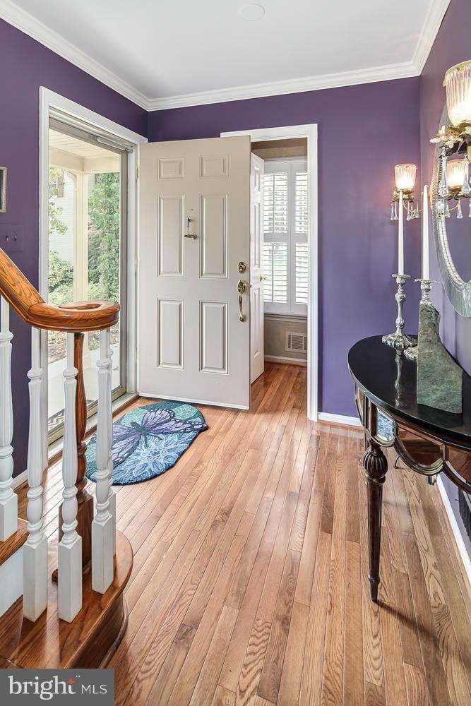 2152 Greenkeepers Court Reston, VA 20191 - Photo 3 of 29 Foyer