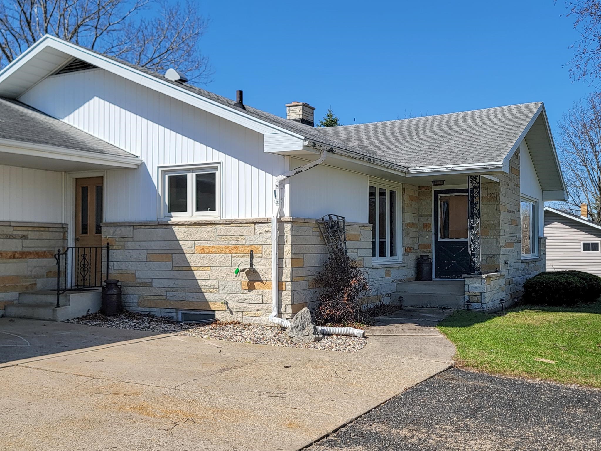 W12937 County Rd M Caroline, WI 54928 - Photo 2 of 34