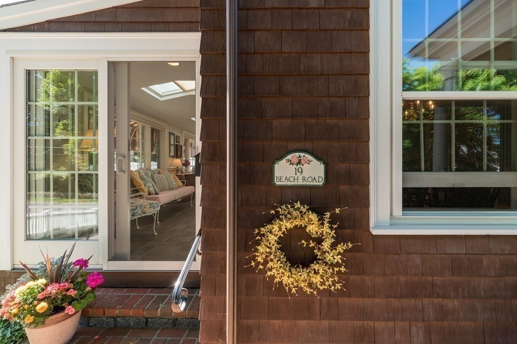 19 Beach Road Gloucester, MA 01930 - Photo 12 of 42