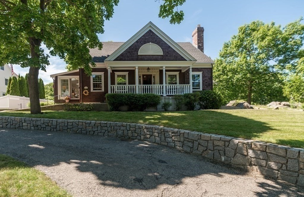 19 Beach Road Gloucester, MA 01930 - Photo 2 of 42