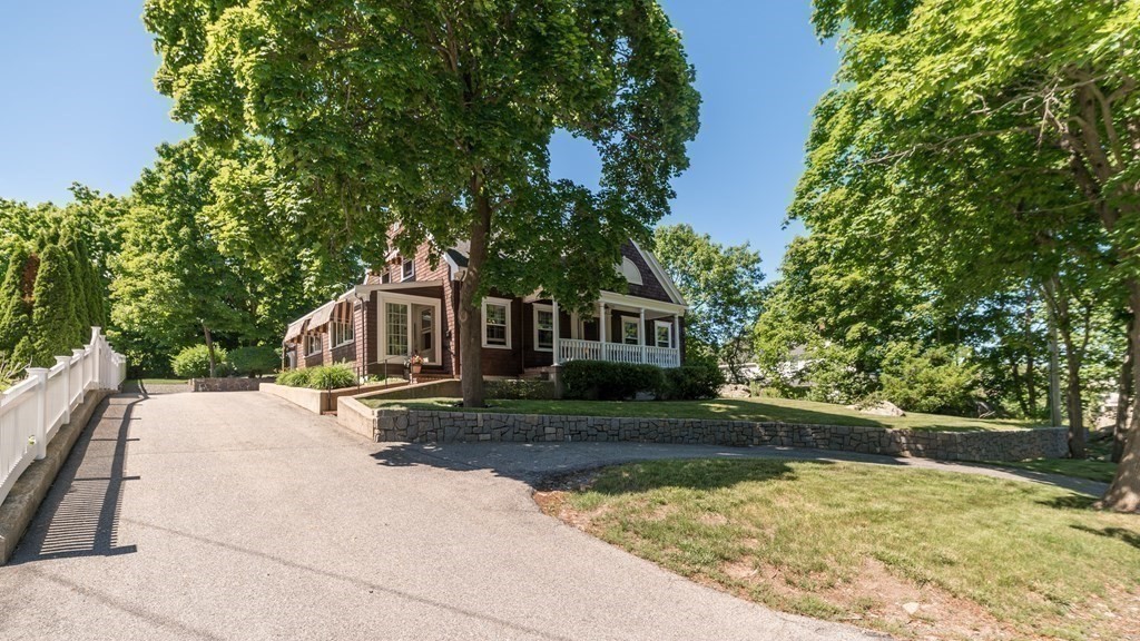 19 Beach Road Gloucester, MA 01930 - Photo 3 of 42