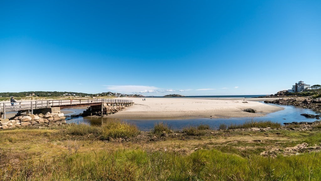 19 Beach Road Gloucester, MA 01930 - Photo 4 of 42