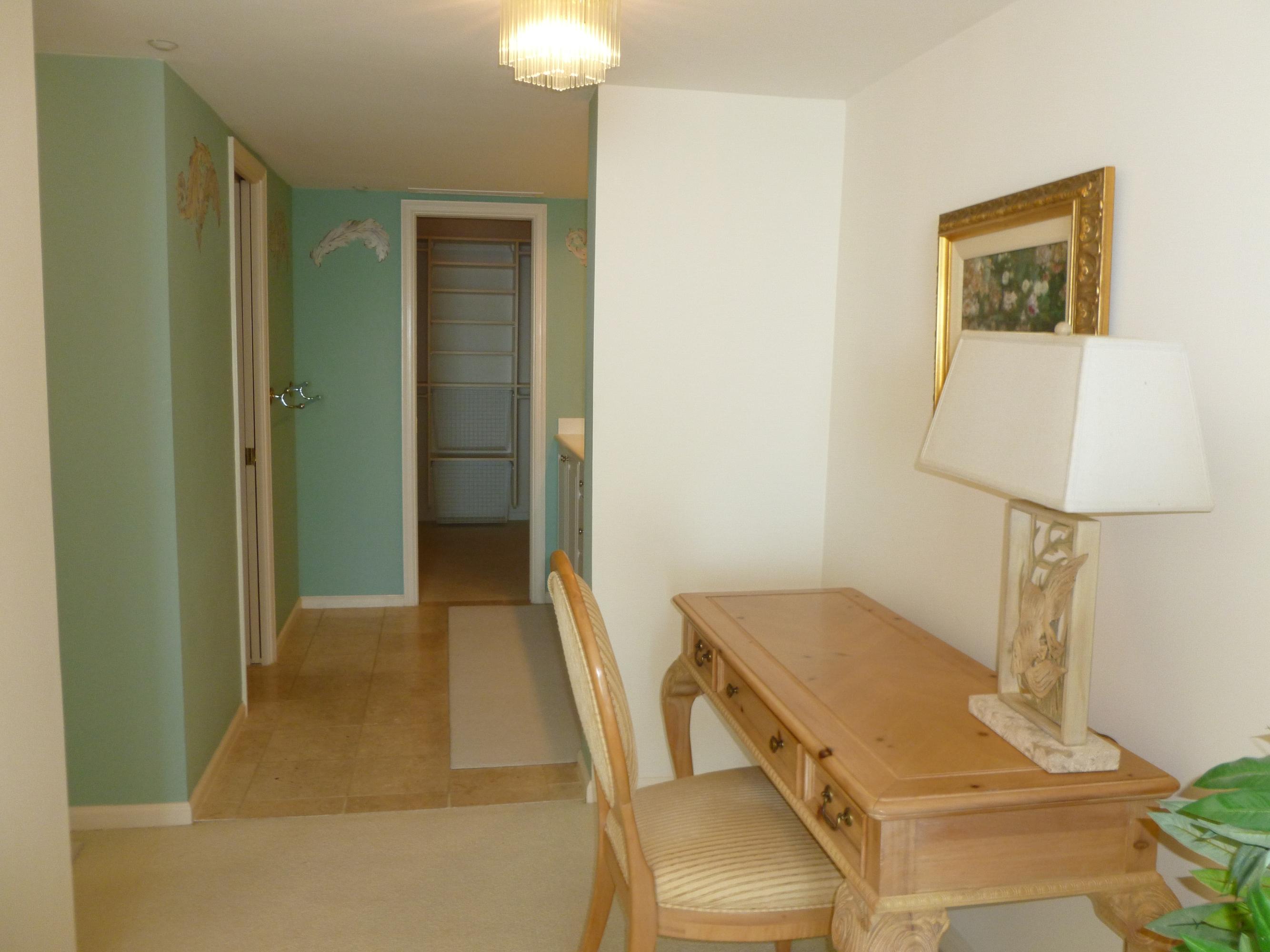400 South Beach Road, Unit 1102 Jupiter, FL 33469 - Photo 11 of 37 WORK AREA IN MASTER SUITE